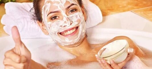Maske za lice s kiselim vrhnjem ili vrhnjem